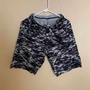 Men Nike Camouflage Gray White Shorts Polyester. Small. Good Condition.